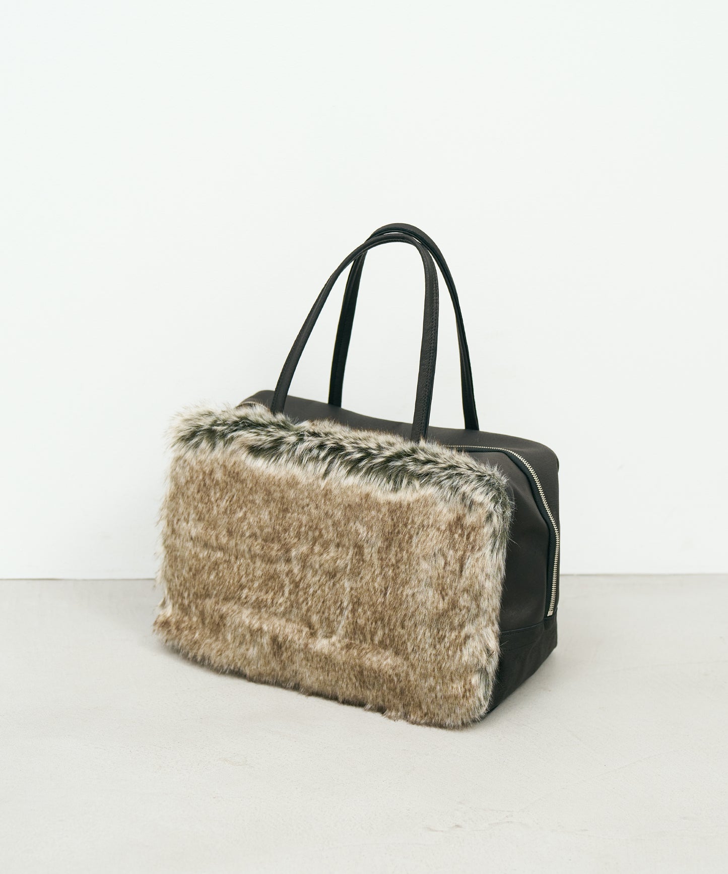#88a / Square duffle M / Pigskin "HALLIE × Craft fur"