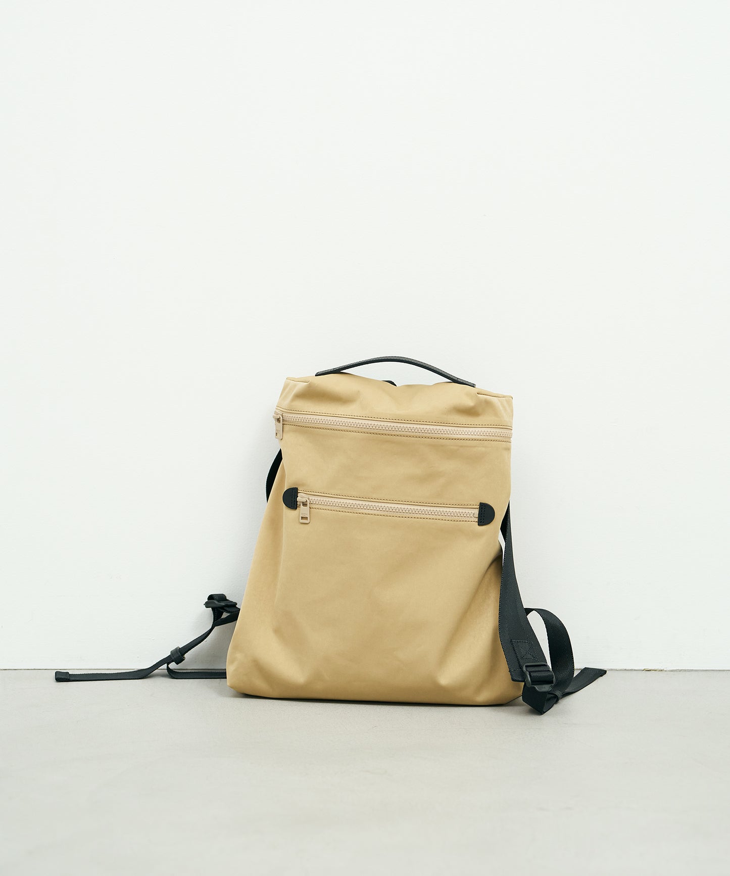 #89《SALE 20%》Flat backpack (beige) / HD NYLON