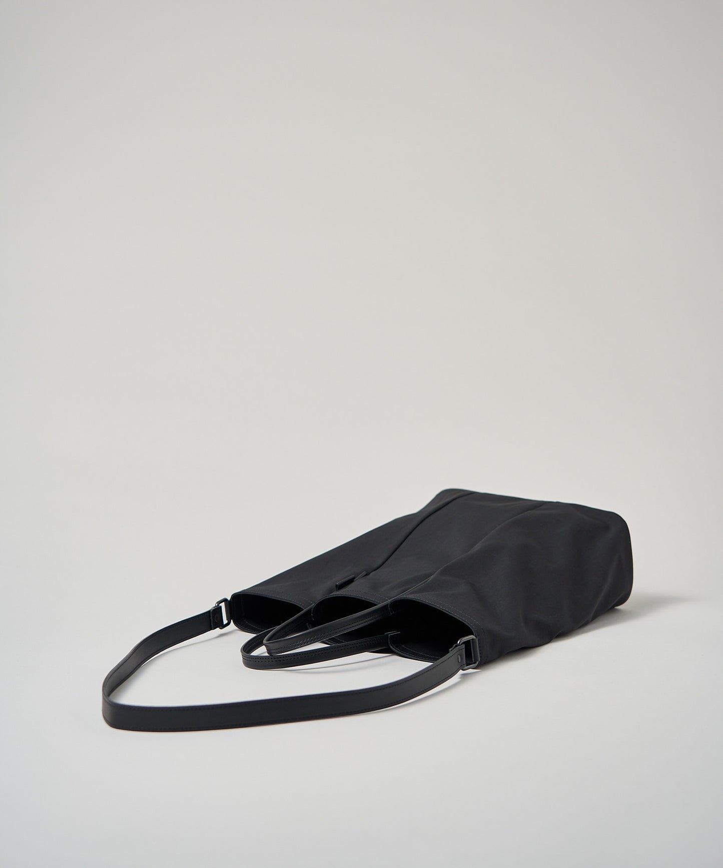 【9/6発売】tote con estructura / nailon "Nailon de alta densidad" 