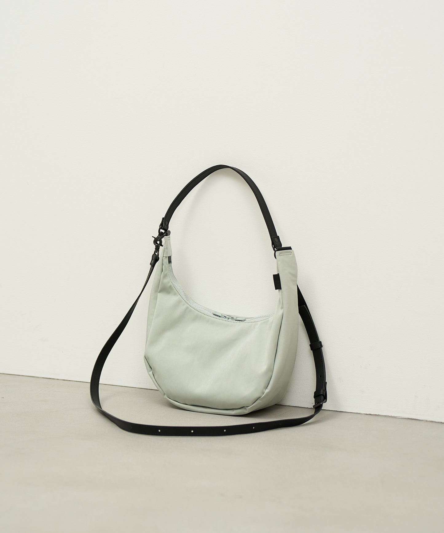 【9/6発売】Bolso de hombro redondo diario / nailon "Nylon de alta densidad" 