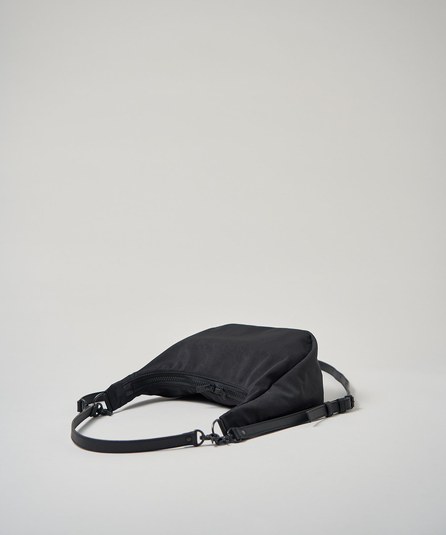 【9/6発売】Bolso de hombro redondo diario / nailon "Nylon de alta densidad" 