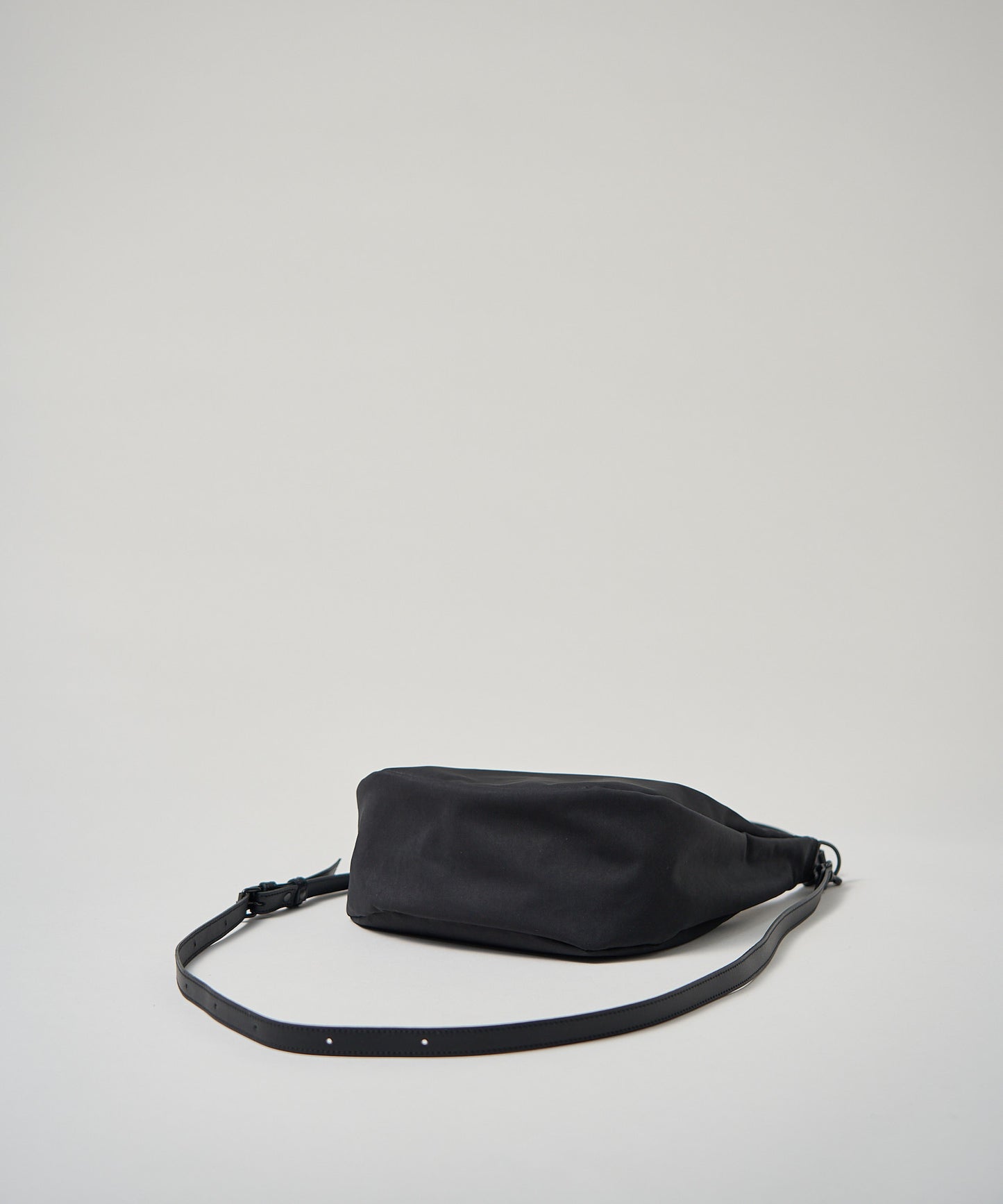 【9/6発売】Bolso de hombro redondo diario / nailon "Nylon de alta densidad" 