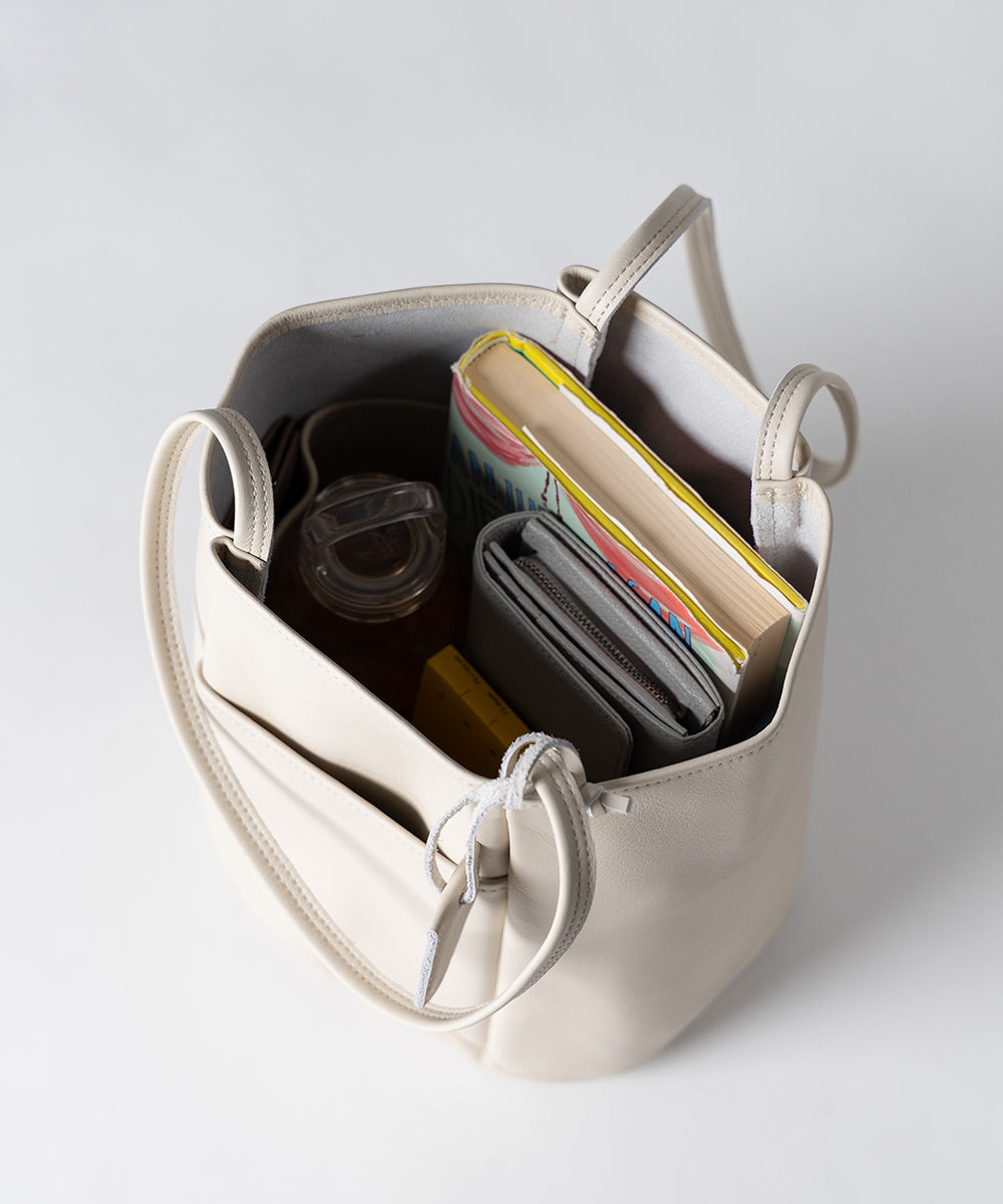 EOS / #52 / 圓形手提包 / 牛皮“VALENCIA”