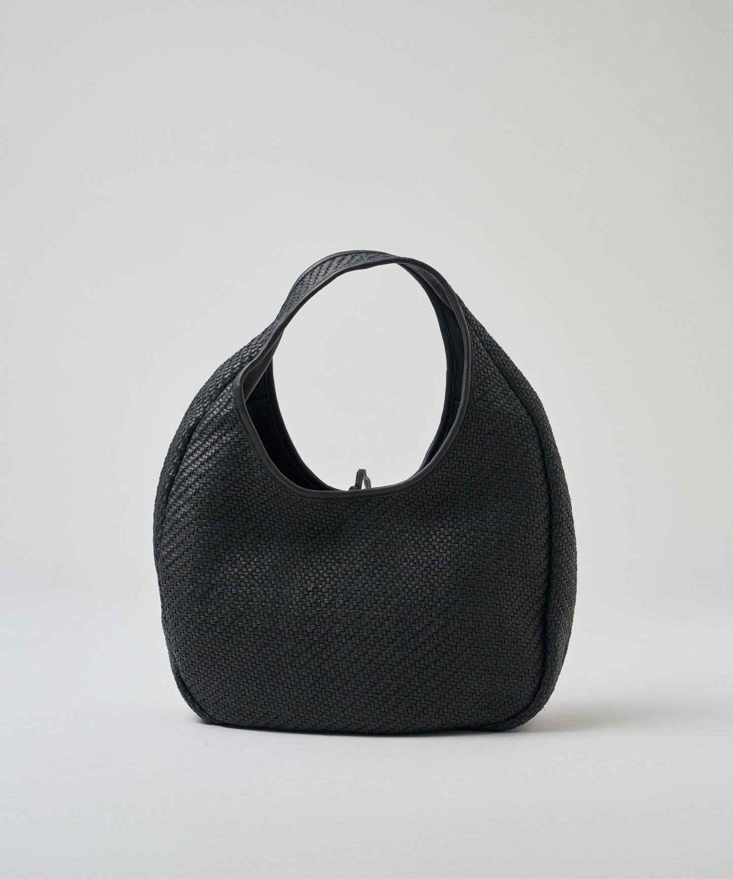 #60/ Circle Basket (black) / sheep skin "SHEEP MESH"