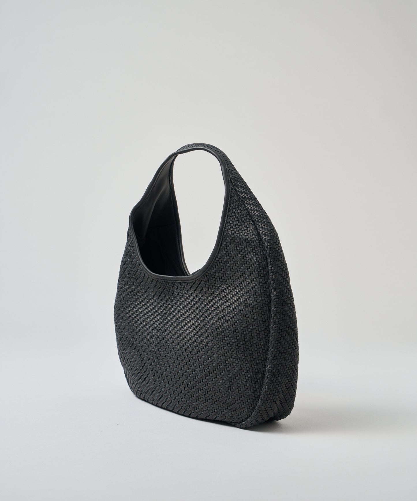 #60/ Circle Basket (black) / sheep skin "SHEEP MESH"