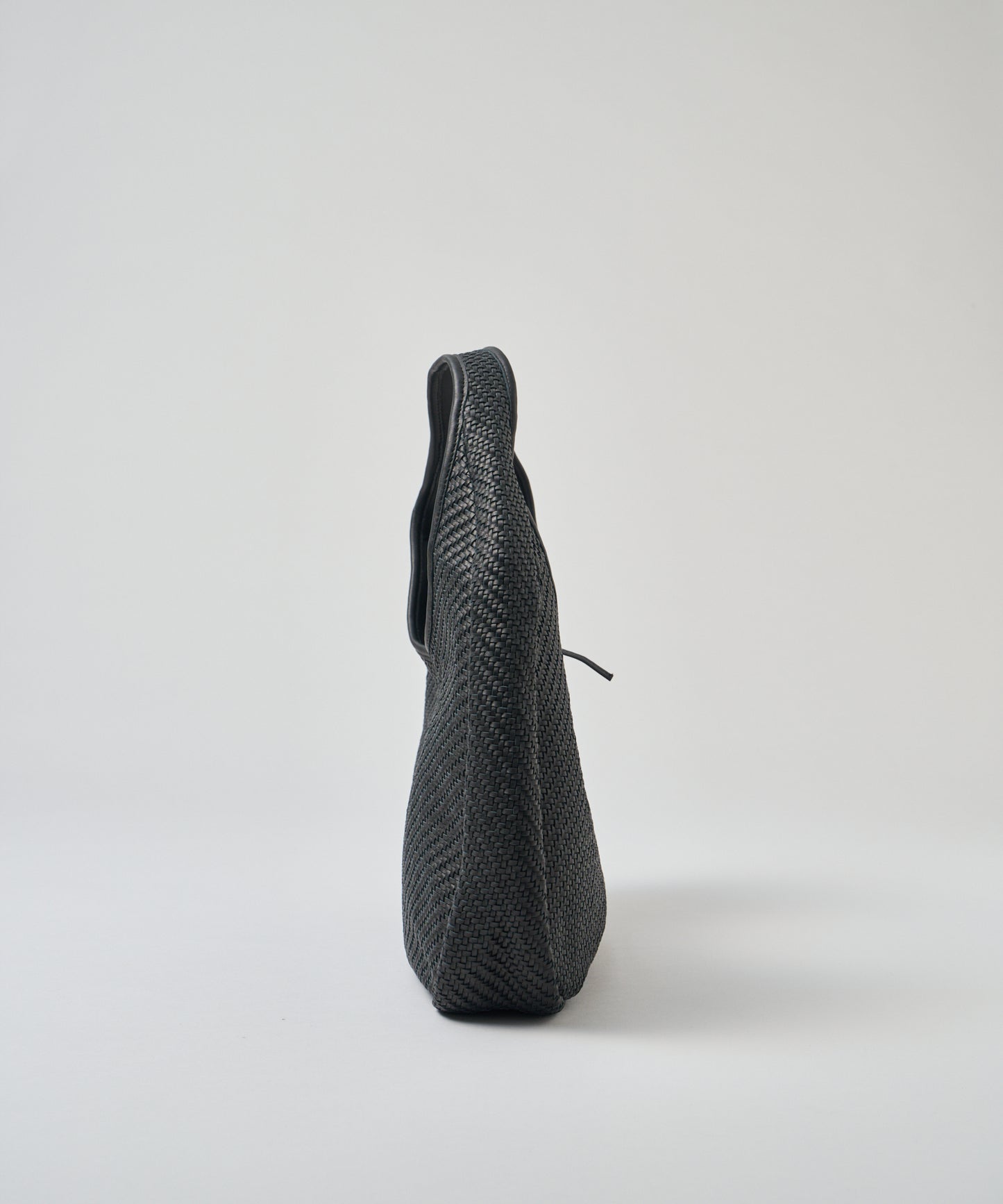 #60/ Circle Basket (black) / sheep skin "SHEEP MESH"