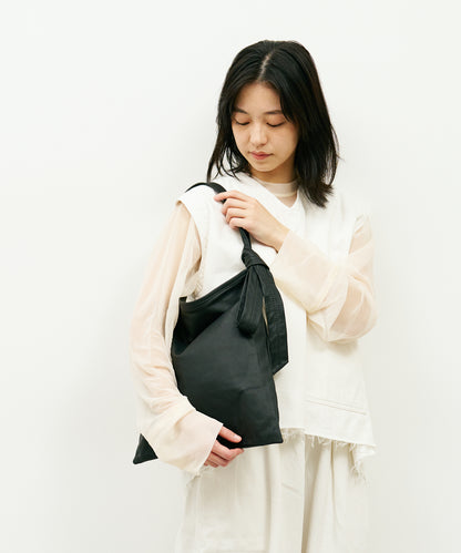 #11 / 方形單肩包 S（黑色）/ 山羊皮“BARE” 