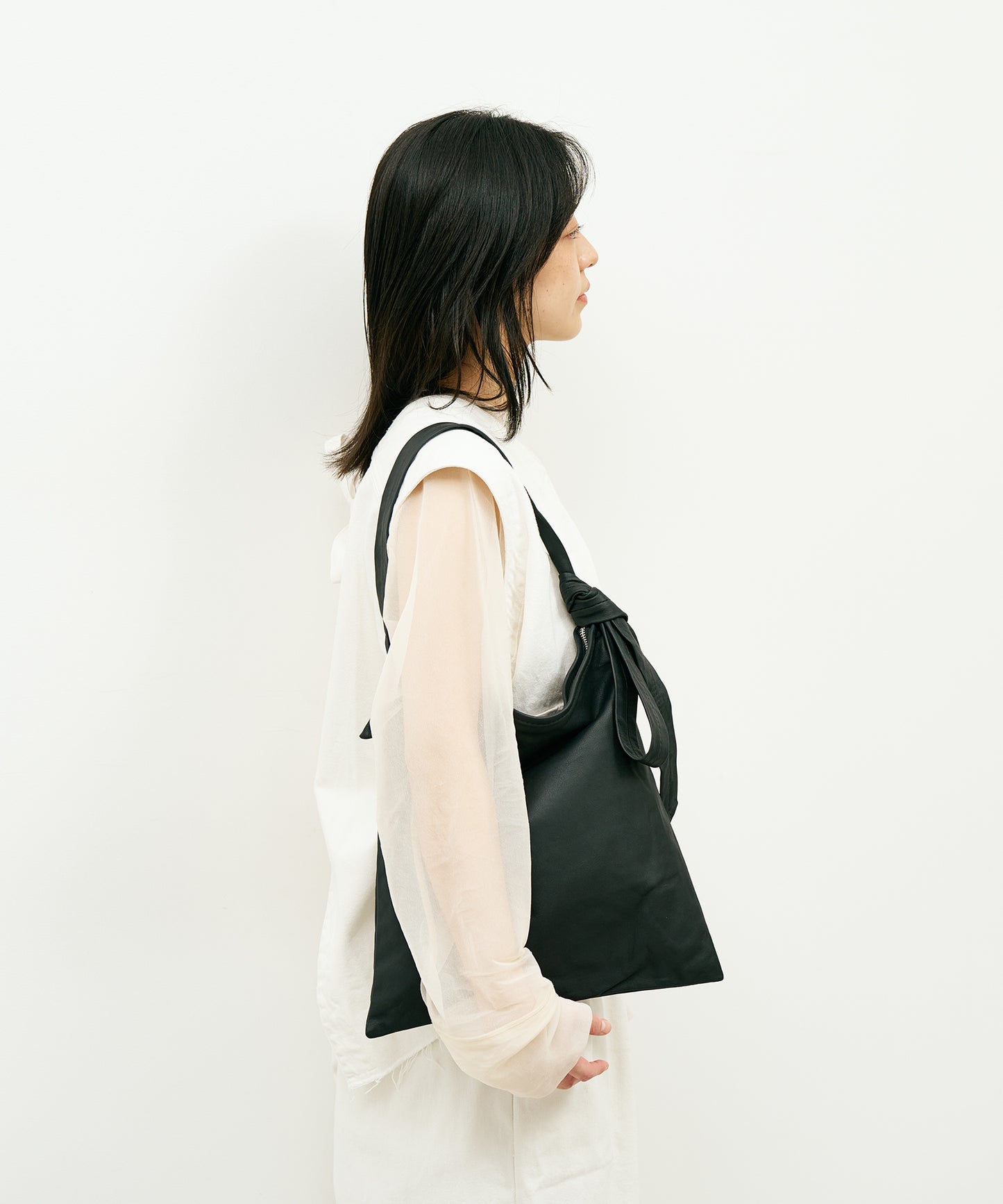 #11 / 方形單肩包 S（黑色）/ 山羊皮“BARE” 