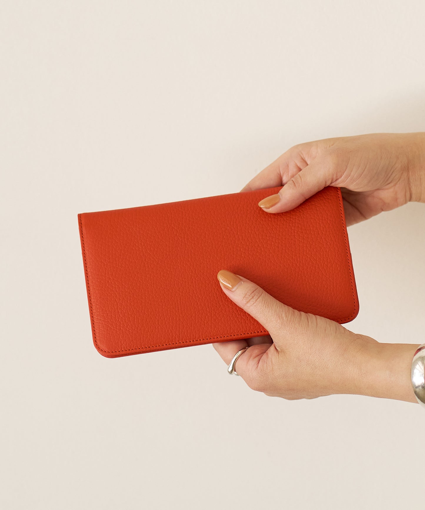 Transit plain - scarlet / cowhide EN