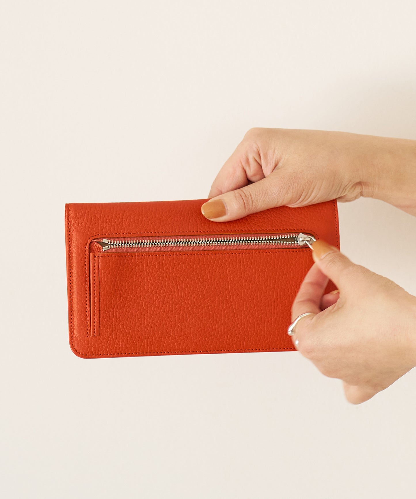 Transit plain - scarlet / cowhide EN