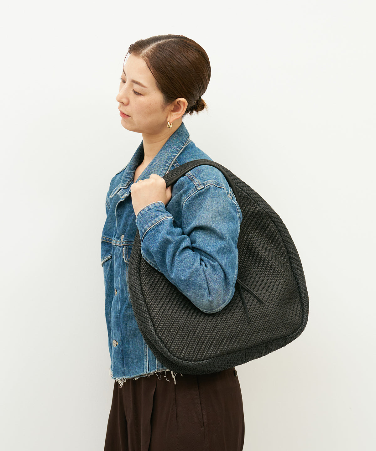 Circle Basket - black / sheepskin Sheep mesh