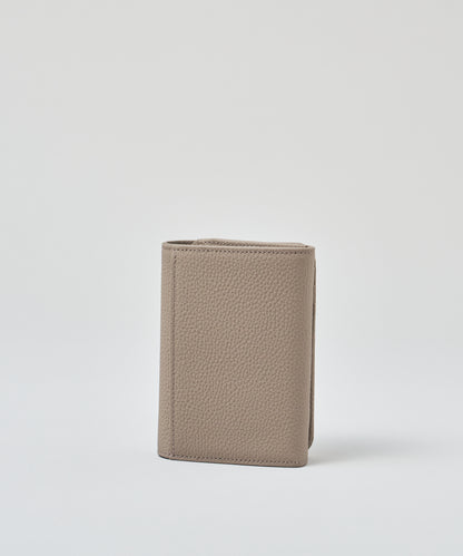 【25AW】#51b/邮差钱包S(杏仁灰)/牛皮“PHILIP” 