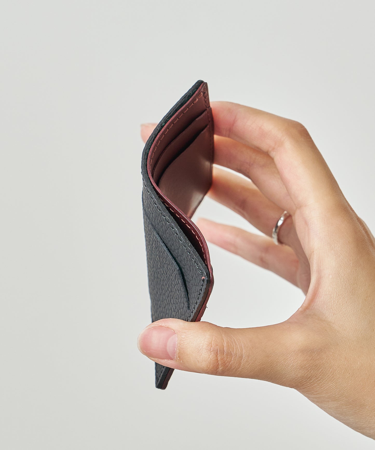 #51b/ Sleeve Pass Case (ink black) / cowhide "PHILIP"