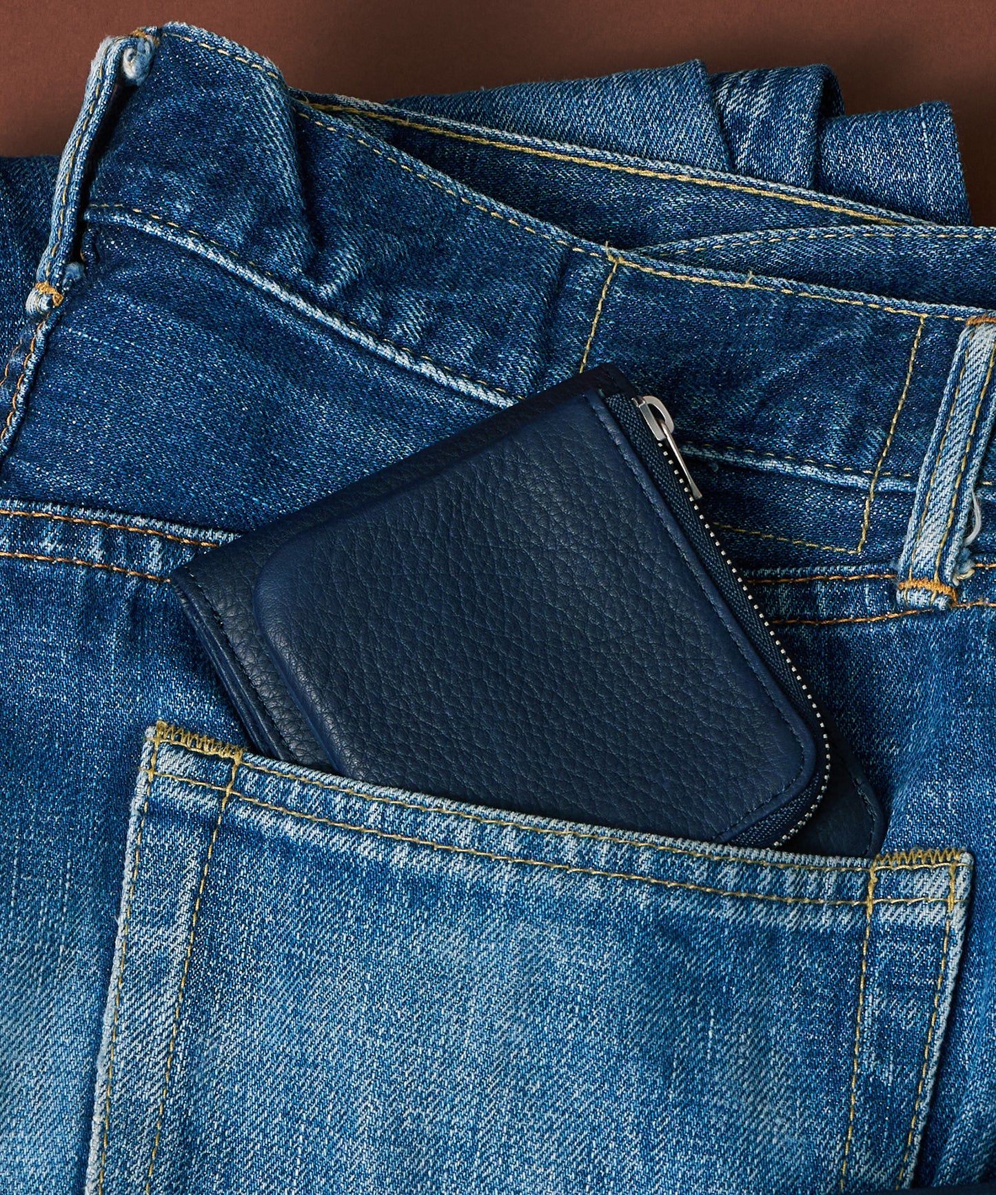 #55b / 贴袋钱包 (靛蓝) / 牛皮“BABY BUFFALO” 