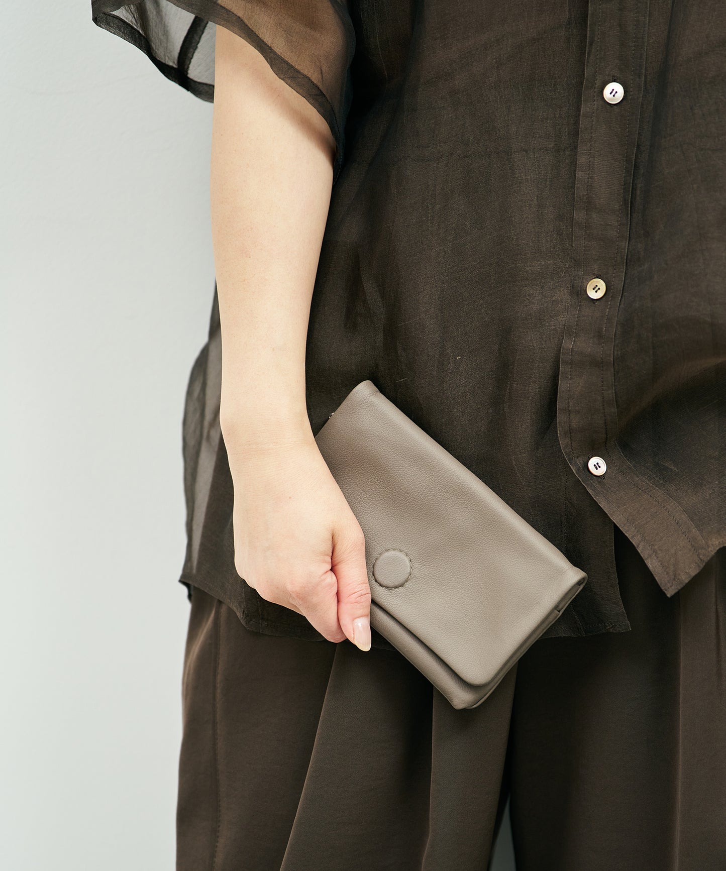 Flap Wallet - Greige / goatskin Bare