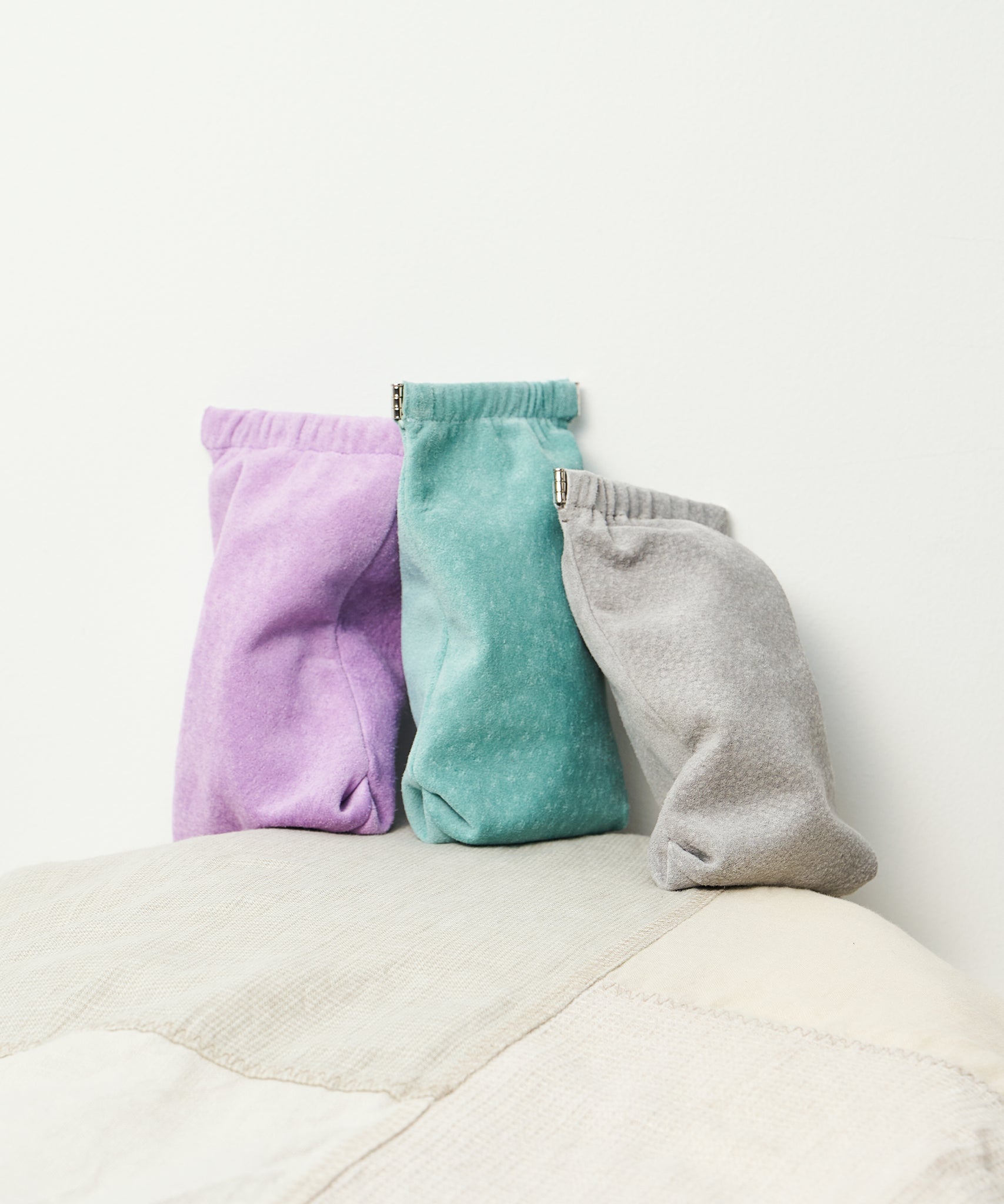 REN / Tokyo 】Vertical Suede Pig Leather Pouch - Ideal for Gifting