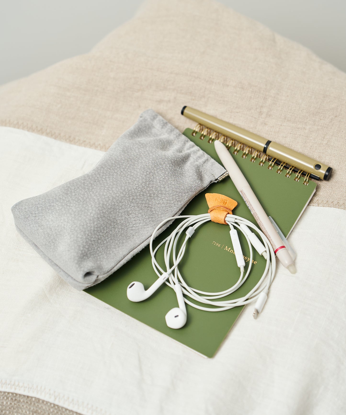 #39/ Palm pouch (sand gray) / pigskin "Lining Suede"