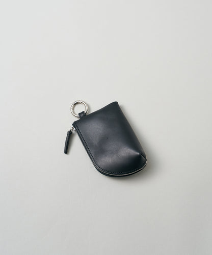 Pebble Pod -Black / cowhide Alabaster