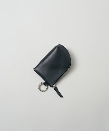 Pebble Pod -Black / cowhide Alabaster