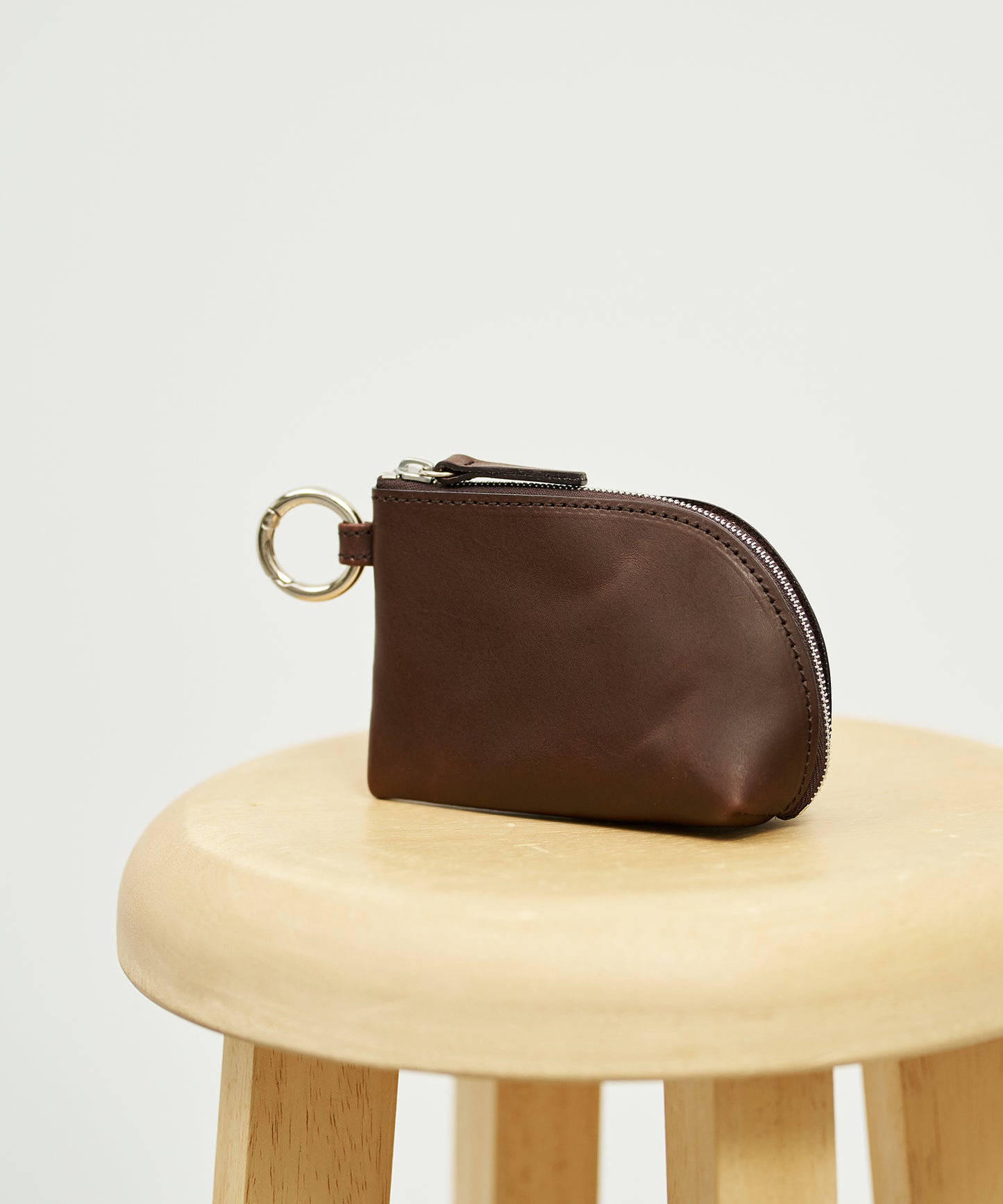 Pebble Pod - Bitter brown / cowhide Alabaster