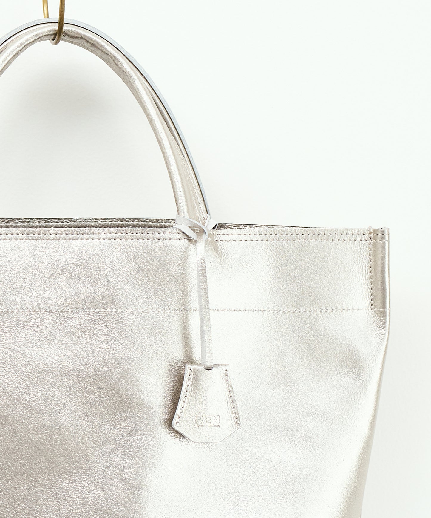 #36/ 小铃铛串饰 / 猪皮“LUSTRA” 