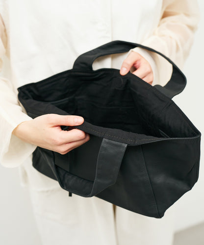 #11/ Dachs 手提包 S（黑色）/ 山羊皮“BARE”