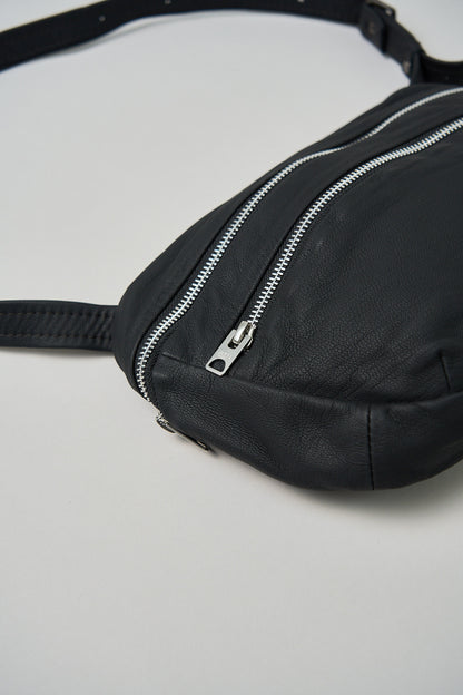 Round sling bag（black） / goatskin "BARE"