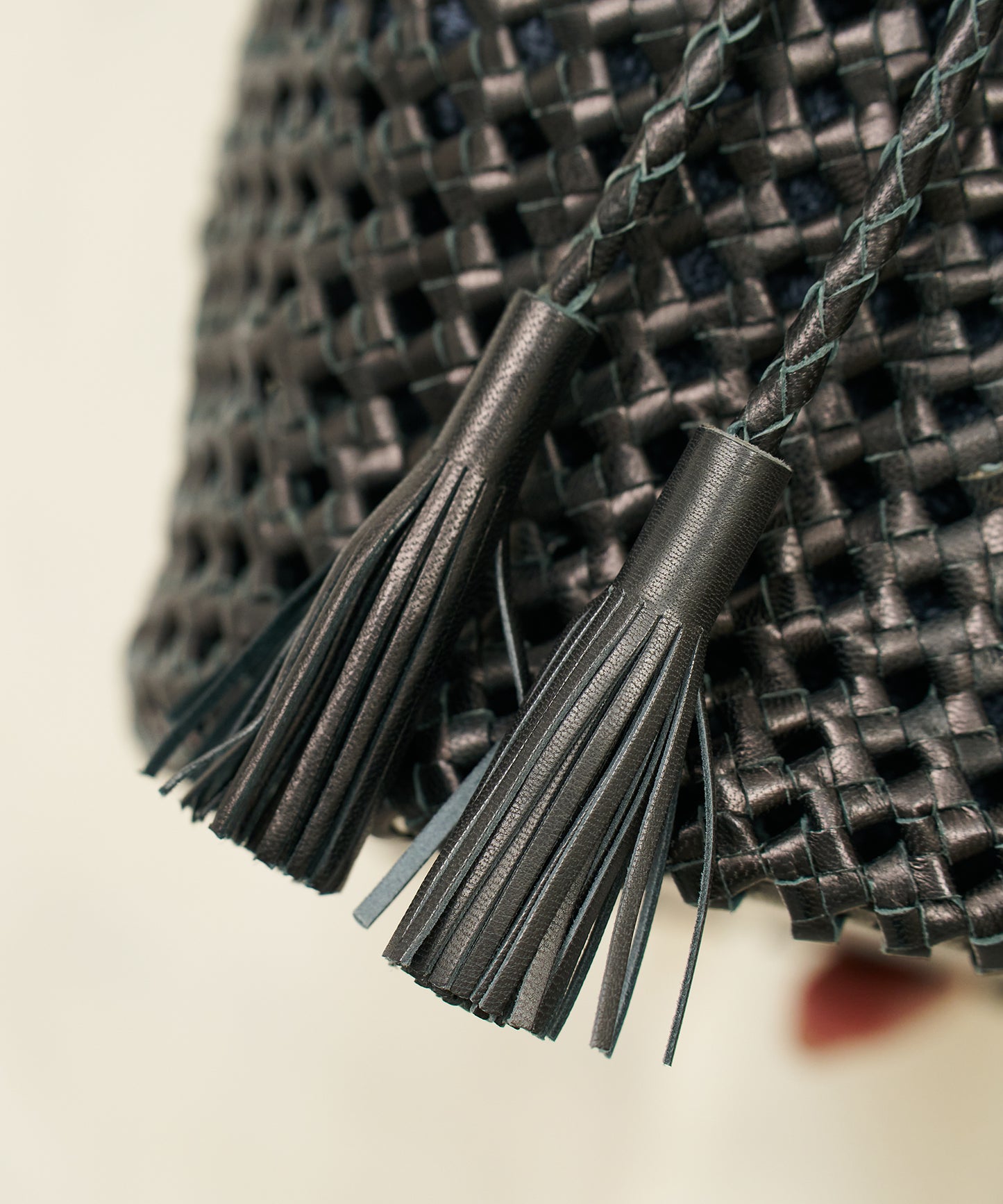 #16/ Tassel bottle shoulder (black) / goatskin "GOAT MESH "