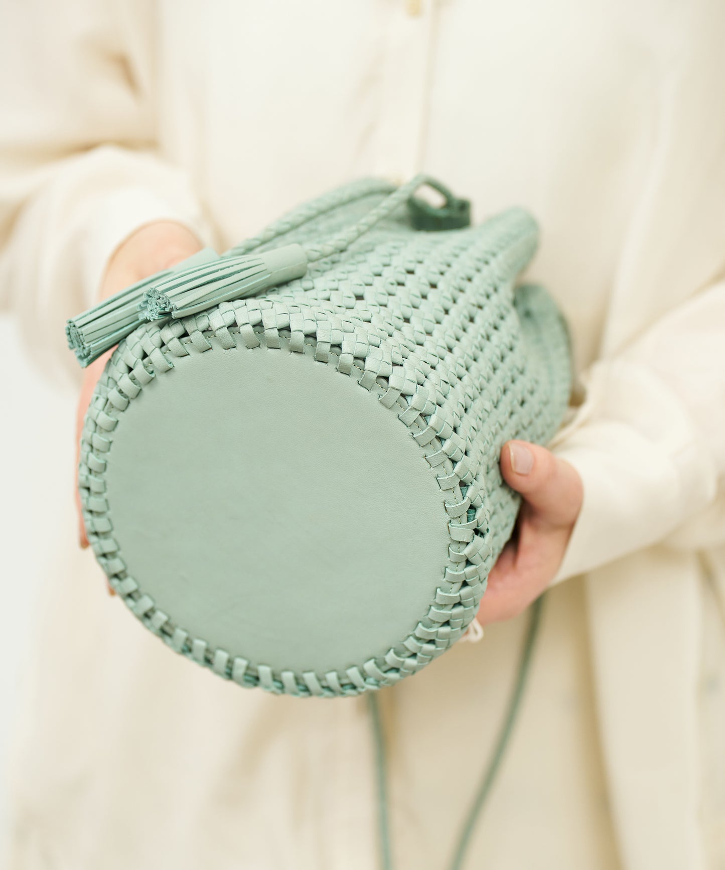 #16/ Tassel bottle shoulder (sage green) / goatskin "GOAT MESH"