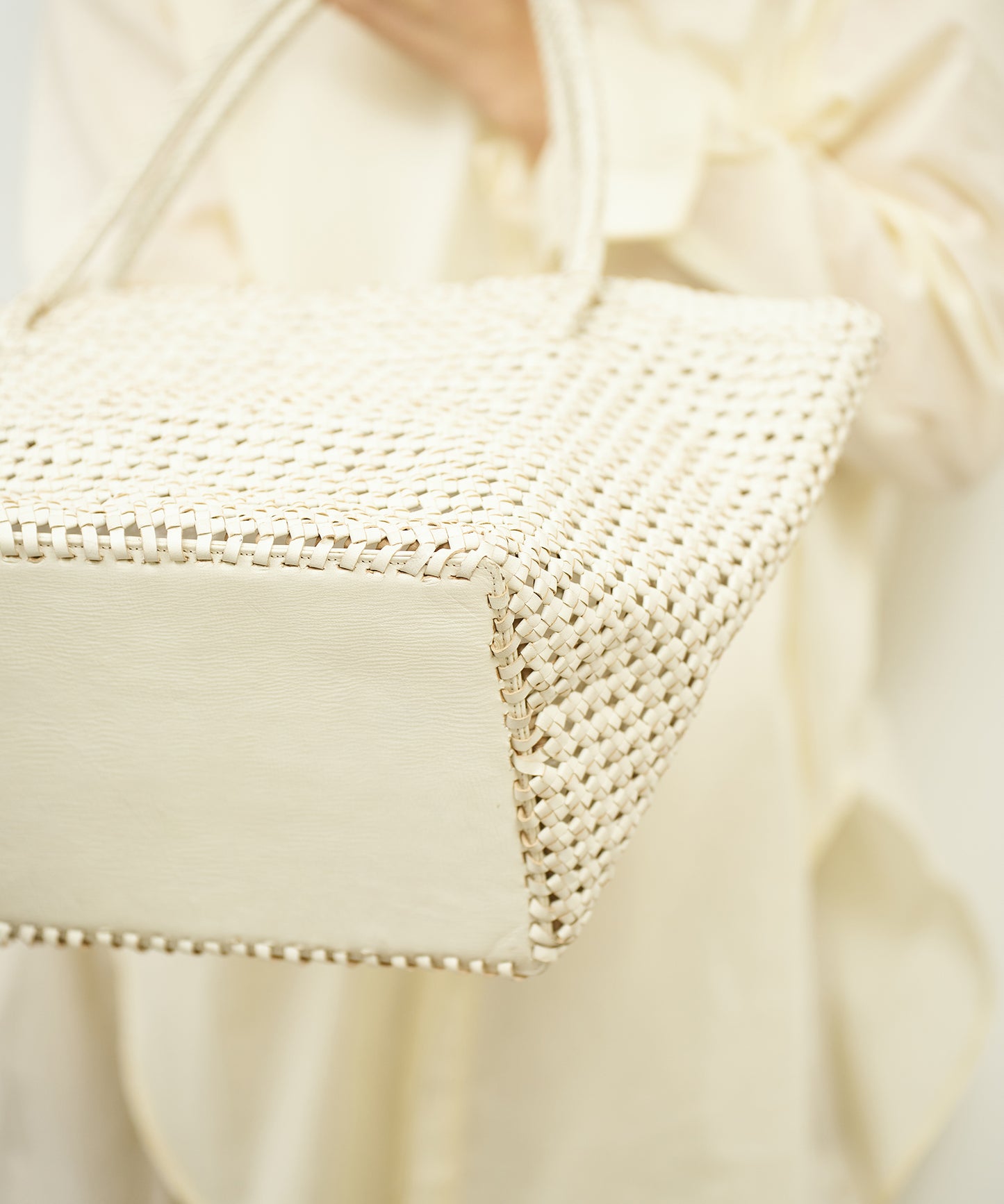 #16/ Book carry (oatmeal) / goatskin "GOAT MESH"