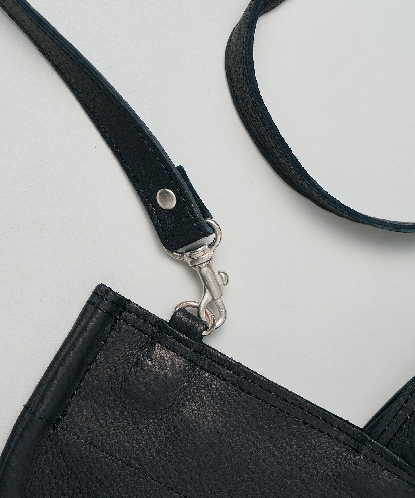 #30/ Lunch bag S_carry light (black) / pigskin "HALLIE"