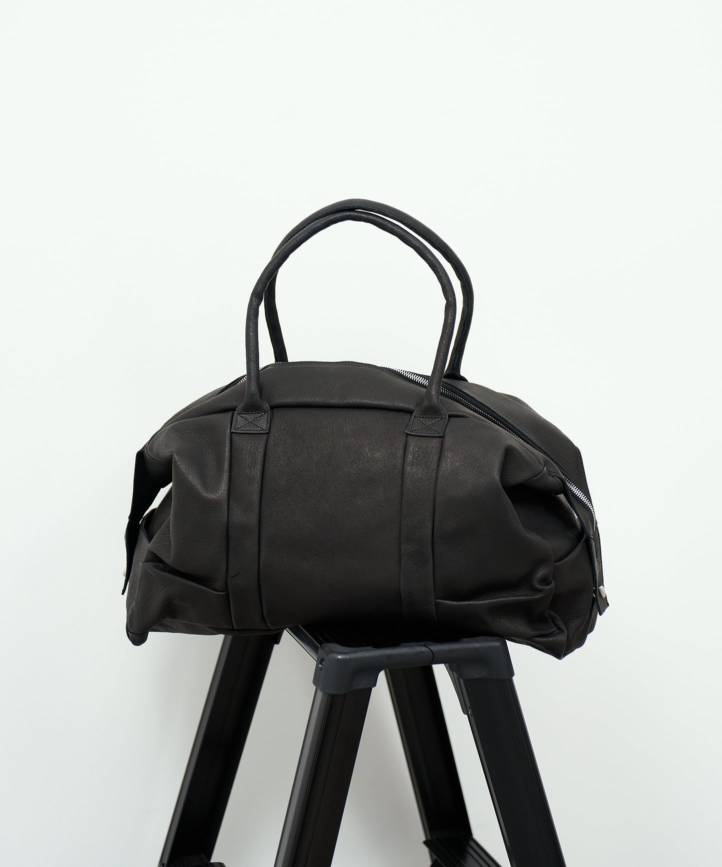 #30/ Day Boston Bag(黑色)/猪皮“HALLIE” 