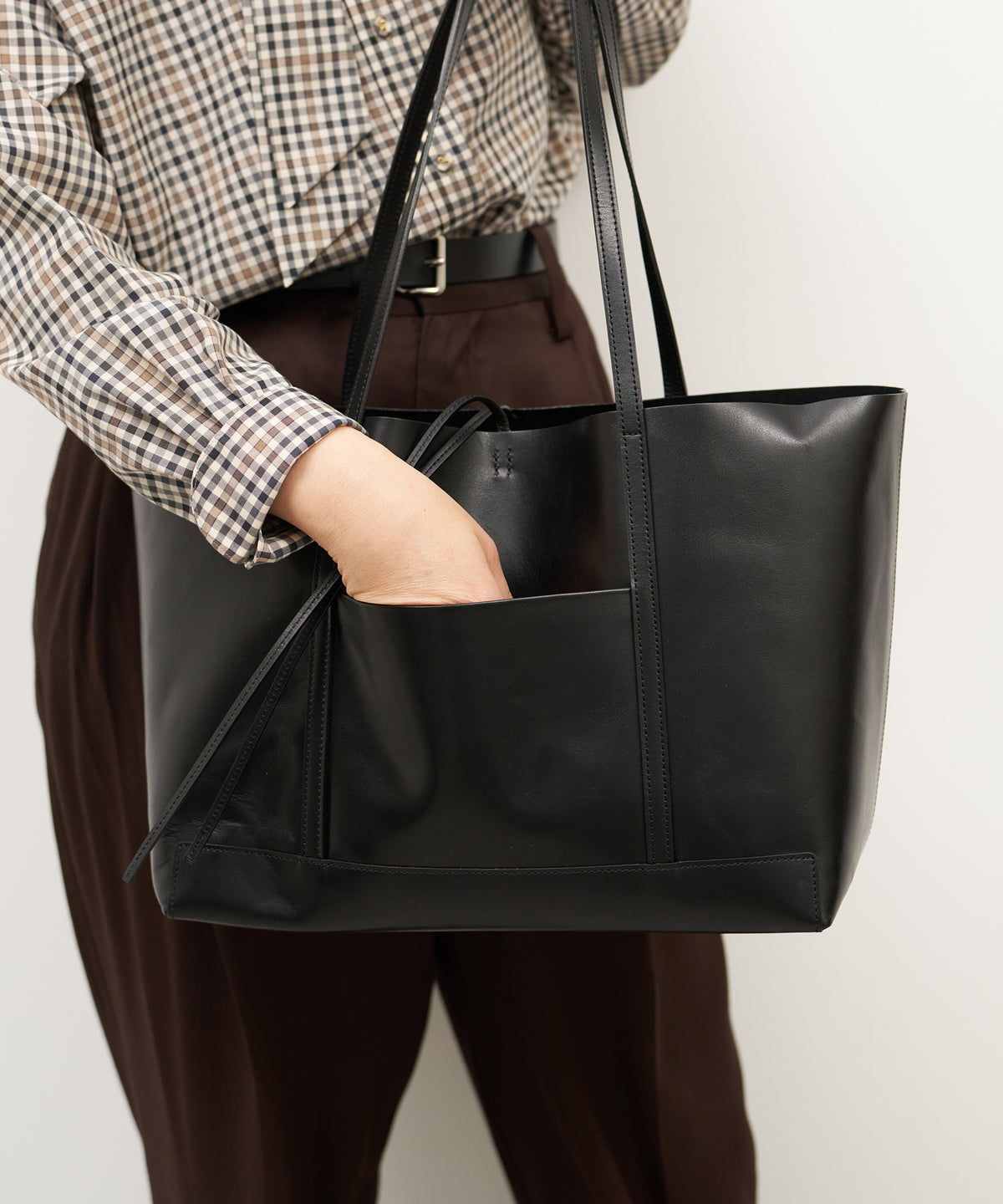 《Limited 5%》Trim Tote - Black / cowhide Aperto
