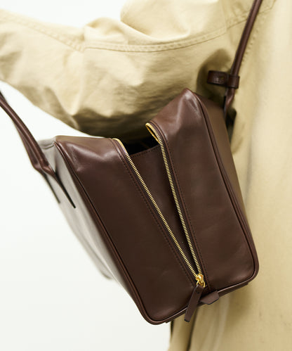 《Limited 5%》Contour Boston M - Bitter brown / cowhide Aperto