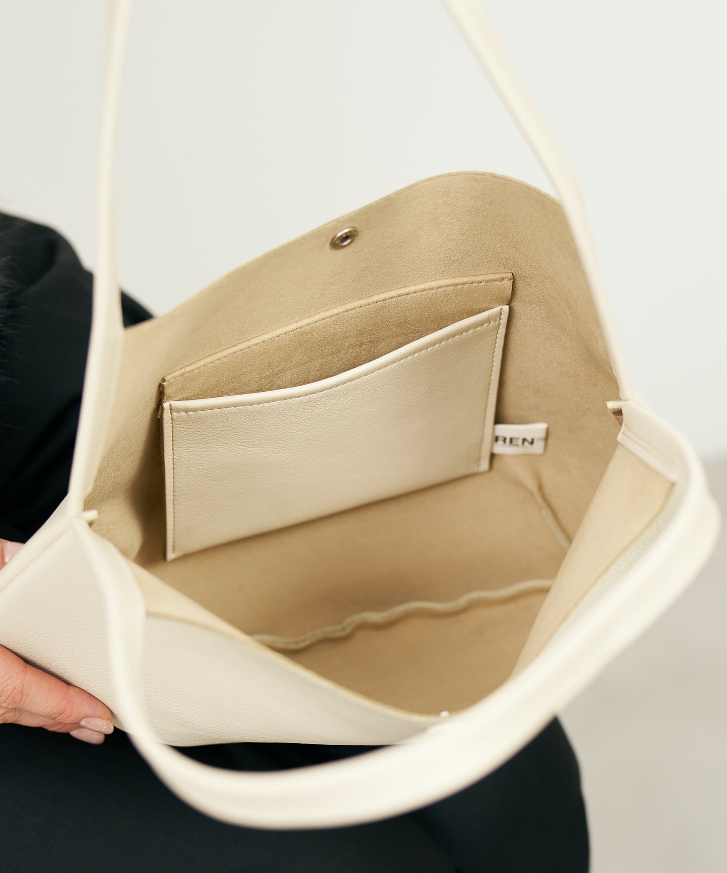 EOS / #52 / 圓形手提包 / 牛皮“VALENCIA”