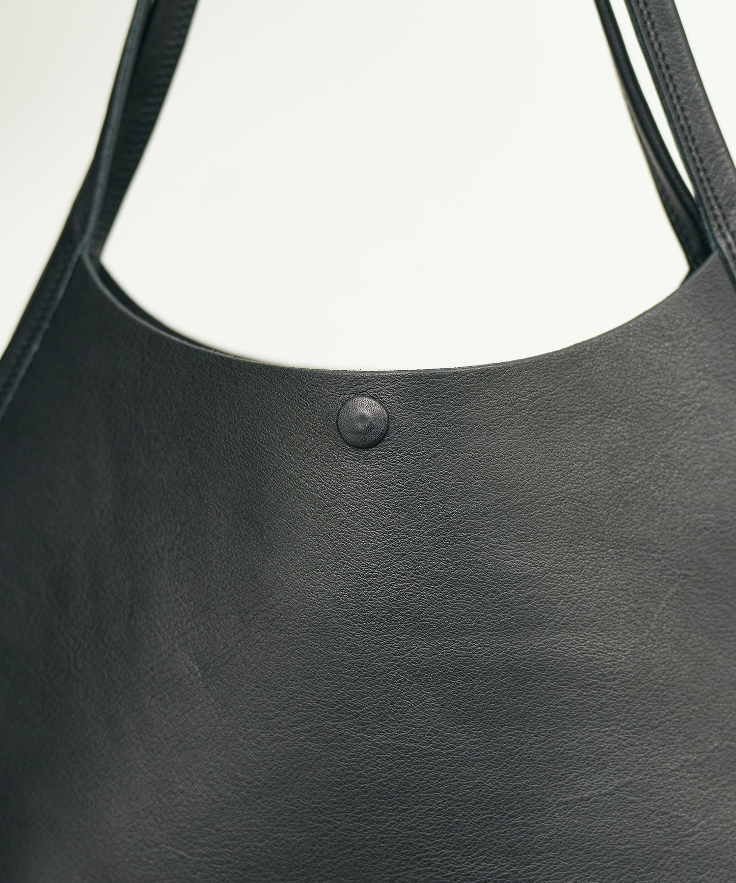 EOS / #52 / 圓形手提包 / 牛皮“VALENCIA”