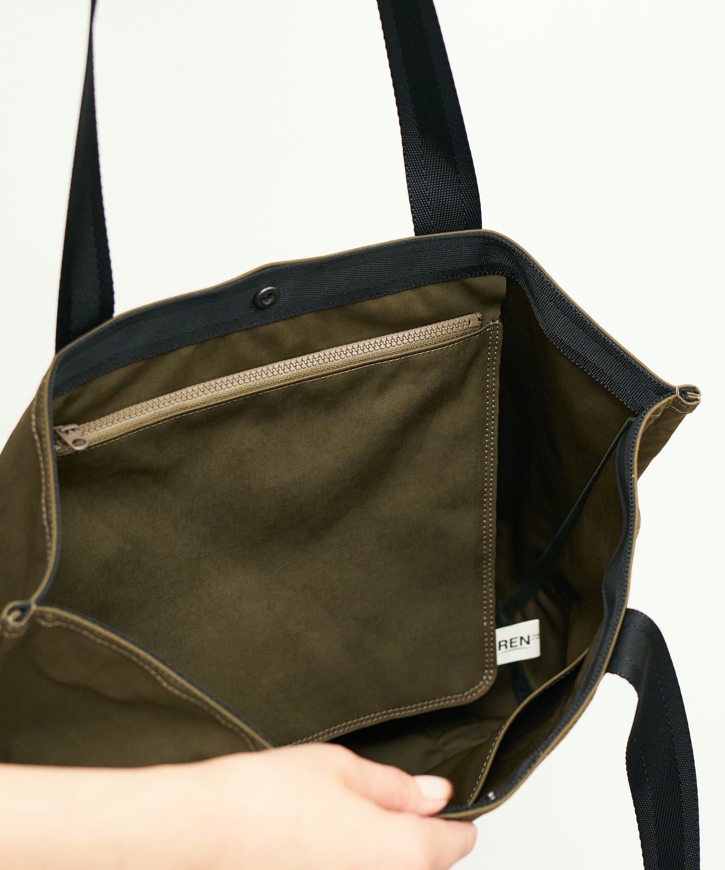 #89/ 皮帶托特包 (卡其色) / 高清尼龍