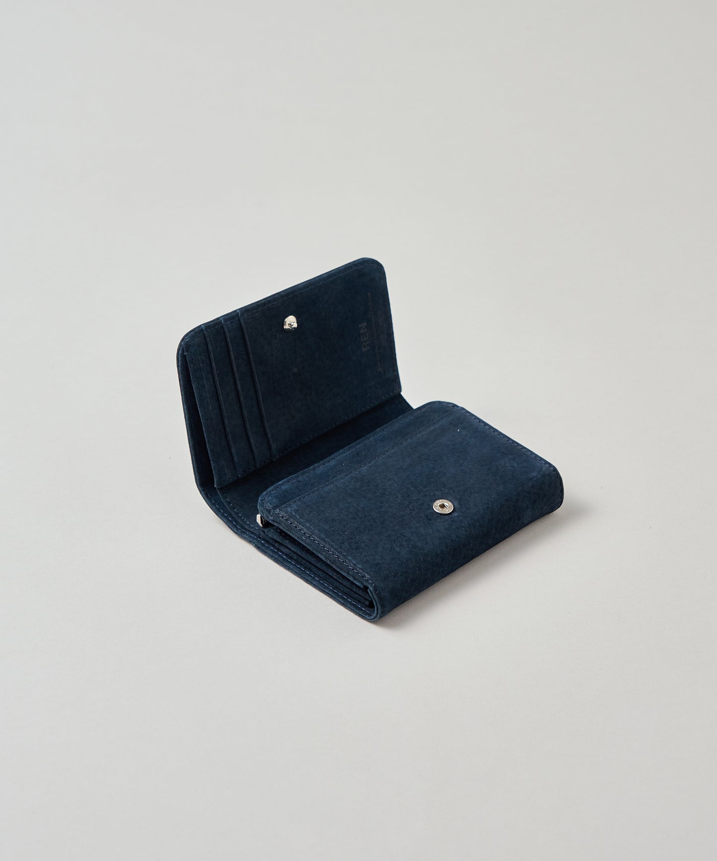 #33/ 邮差钱包 S / 猪皮“SMOKE”