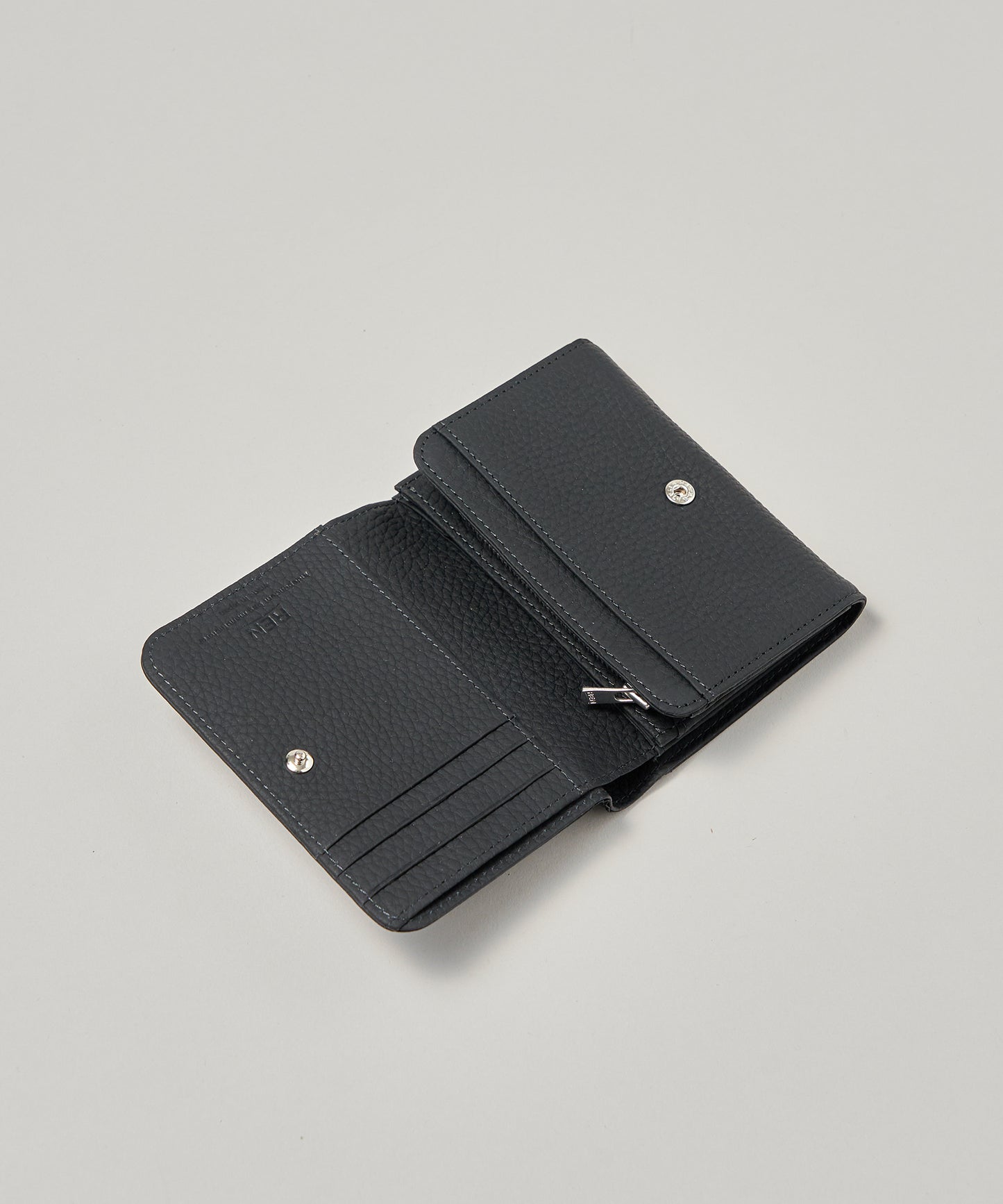 【25AW】#51b/邮差钱包S(墨黑色)/牛皮“PHILIP” 