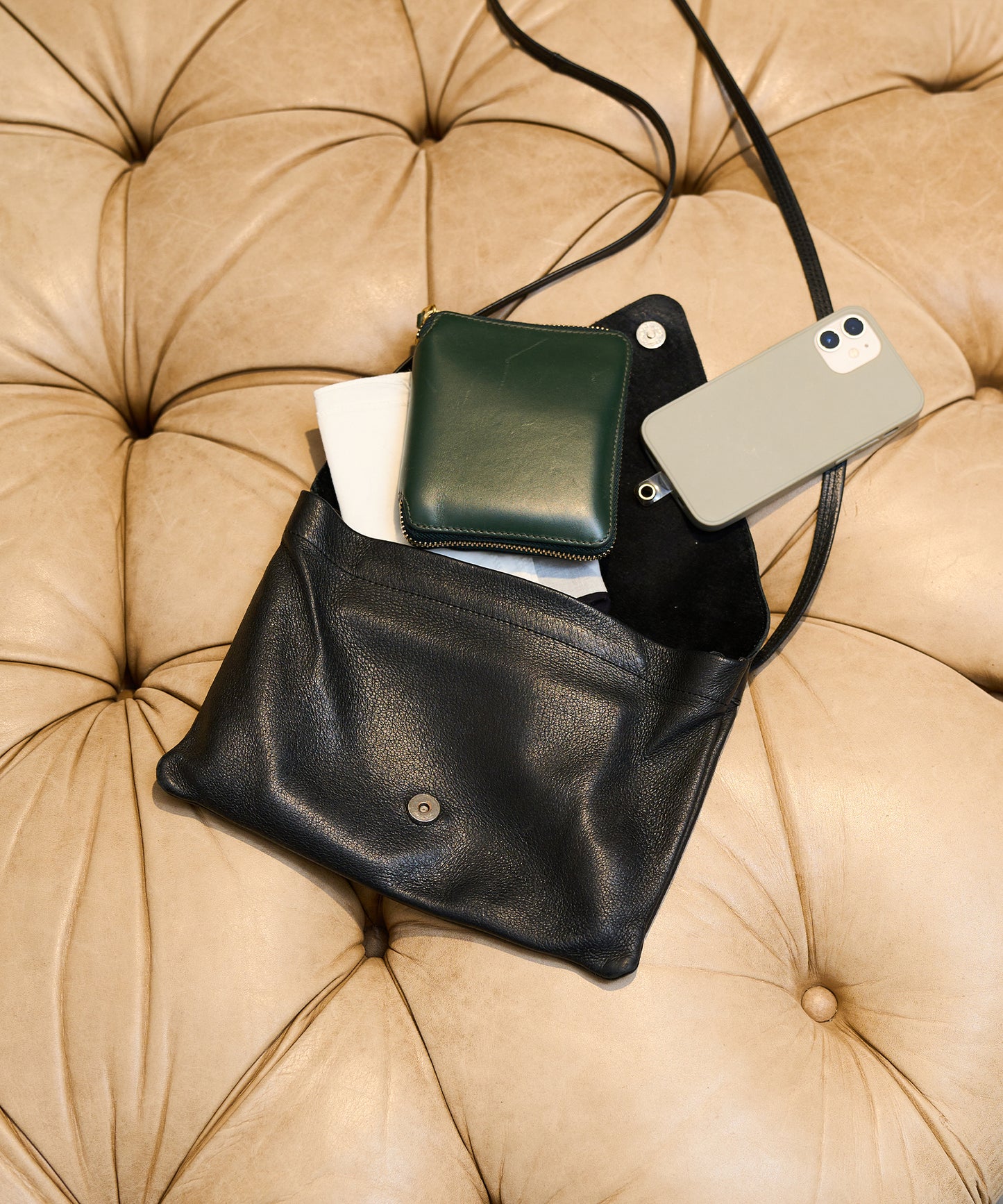 Triangle flap - Black / pigskin Hallie