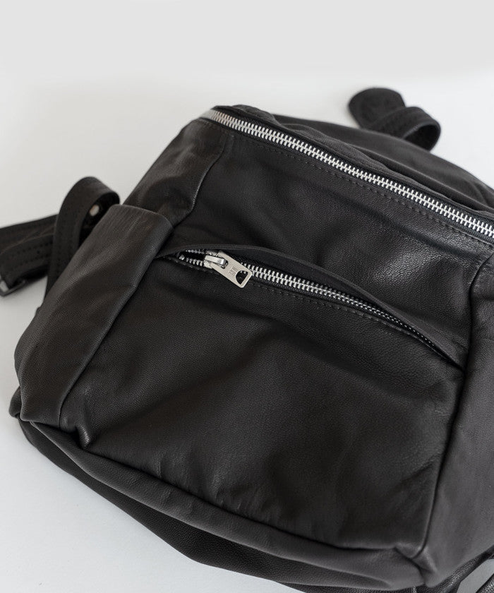 Box backpack（black）/ goatskin "BARE"