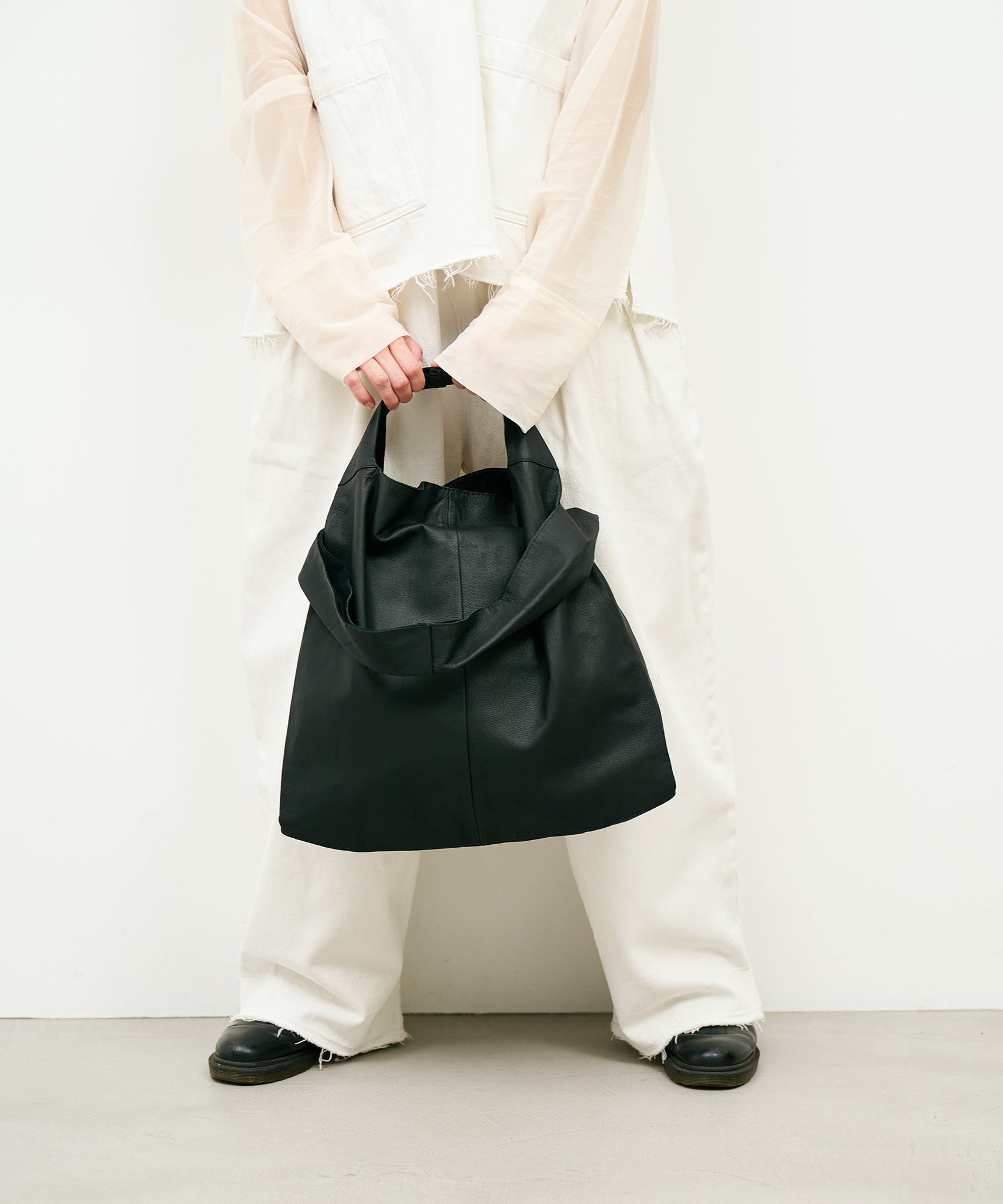 EURO KENNY ブラックレザーバッグ REN】シンプル豚革レザーバッグ - 小ぶりな男女兼用サコッシュ。色