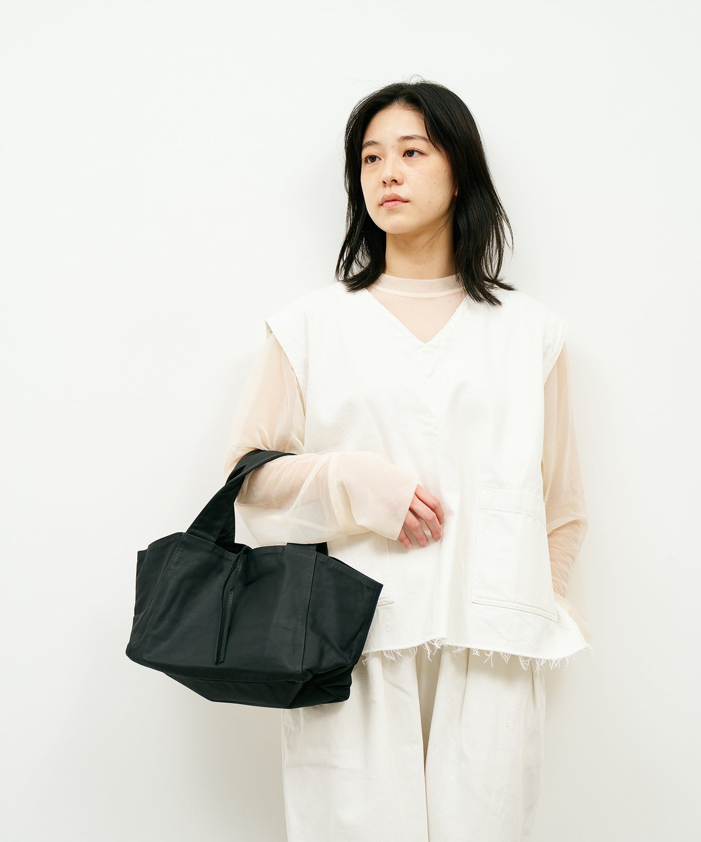 #11/ Dachs 手提包 S（黑色）/ 山羊皮“BARE”