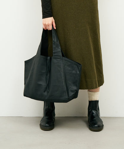 #11/ Dachs 手提包 M（黑色）/ 山羊皮“BARE”