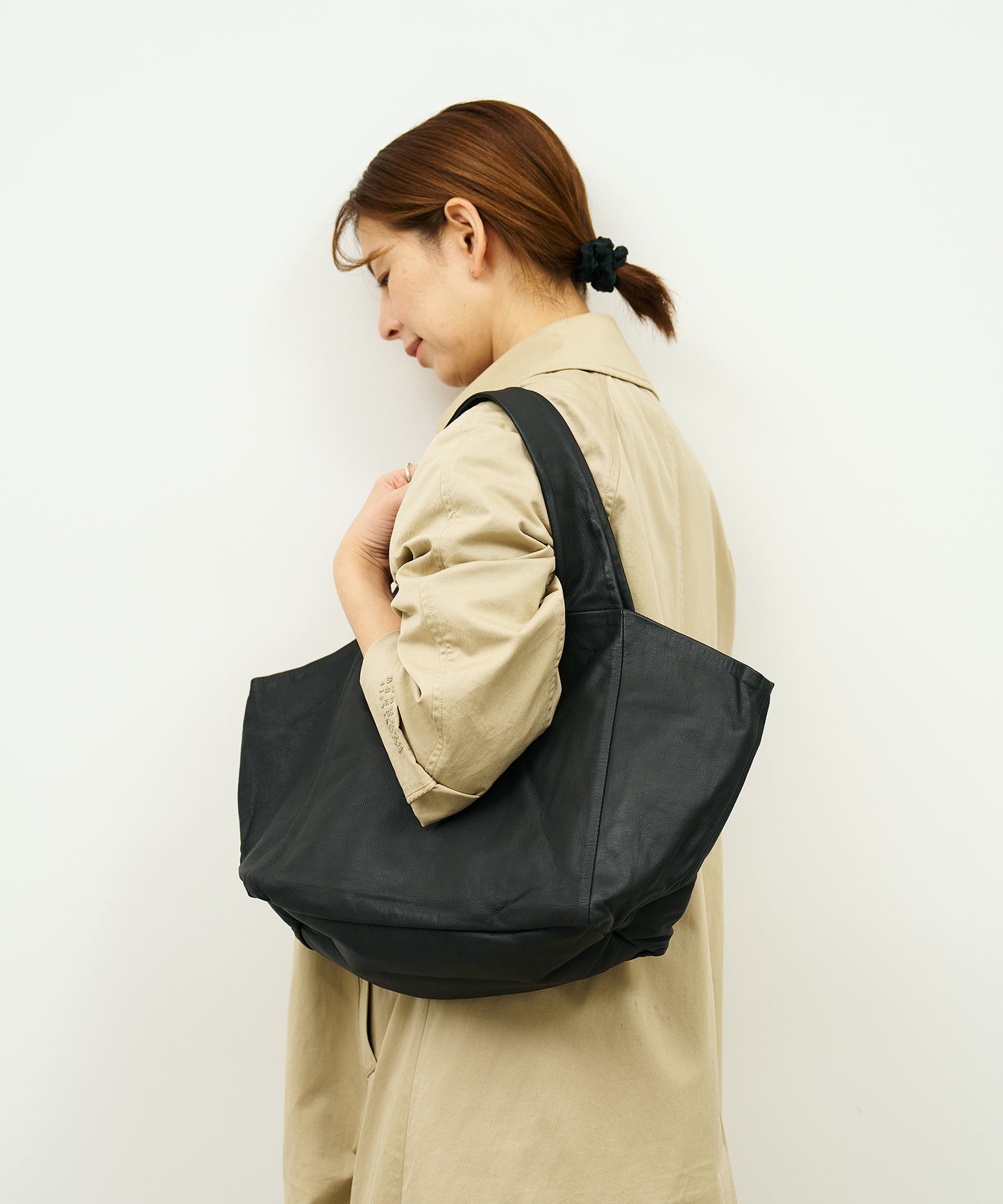 #11《Limited 20%》Dachs tote bag M (black) / goatskin "BARE"