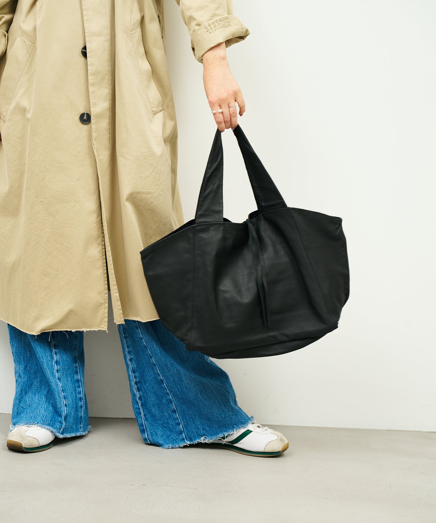 #11《Limited 20%》Dachs tote bag M (black) / goatskin "BARE"