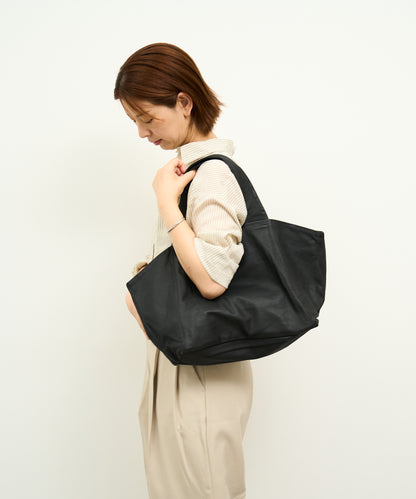 #11 / Dachs tote bag M (black) / goatskin "BARE"