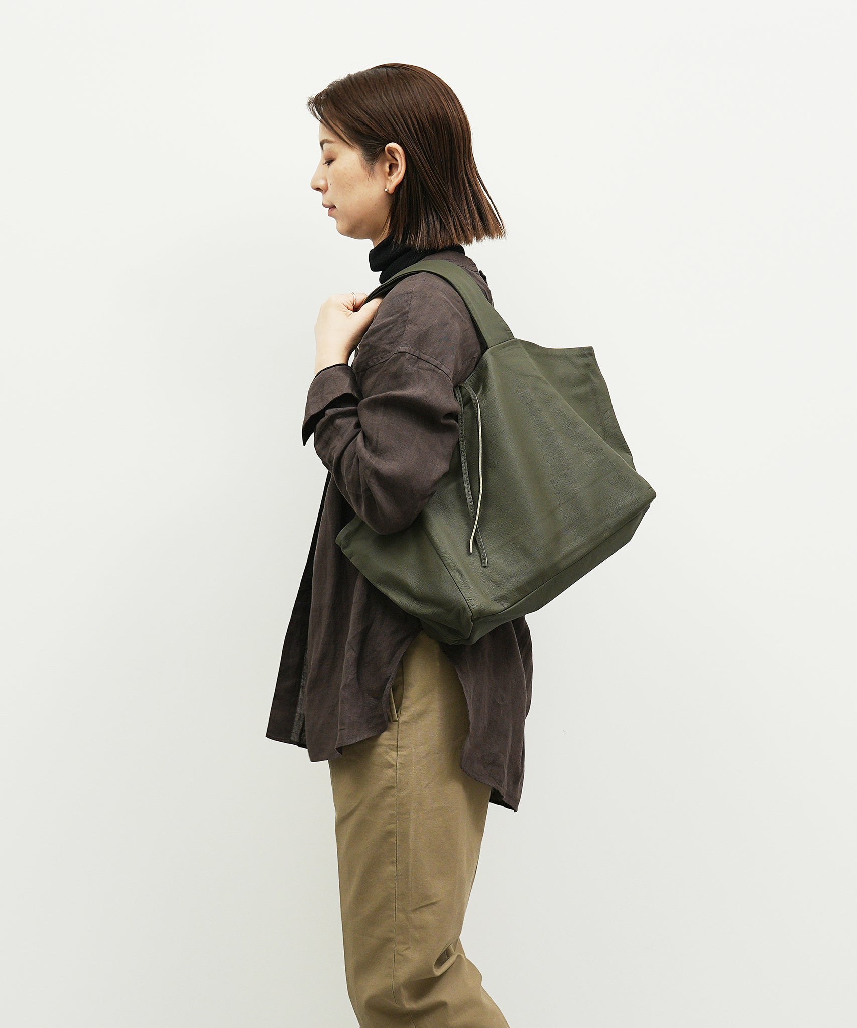 REN / Tokyo 】Soft and Lightweight Goat Leather Bag - Horizontal Design with  Multiple Pockets – REN WEB SHOP