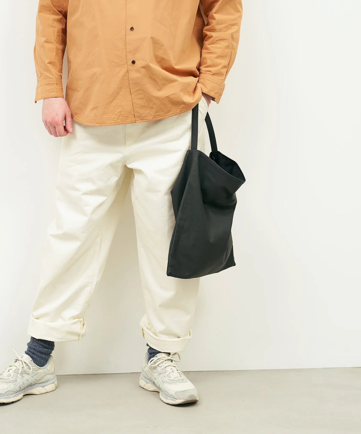 Basic square L - Black / goatskin Bare
