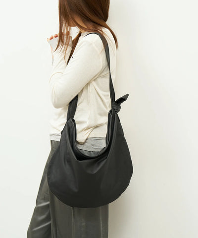 Zip circle shoulder bag M - Black / goatskin Bare